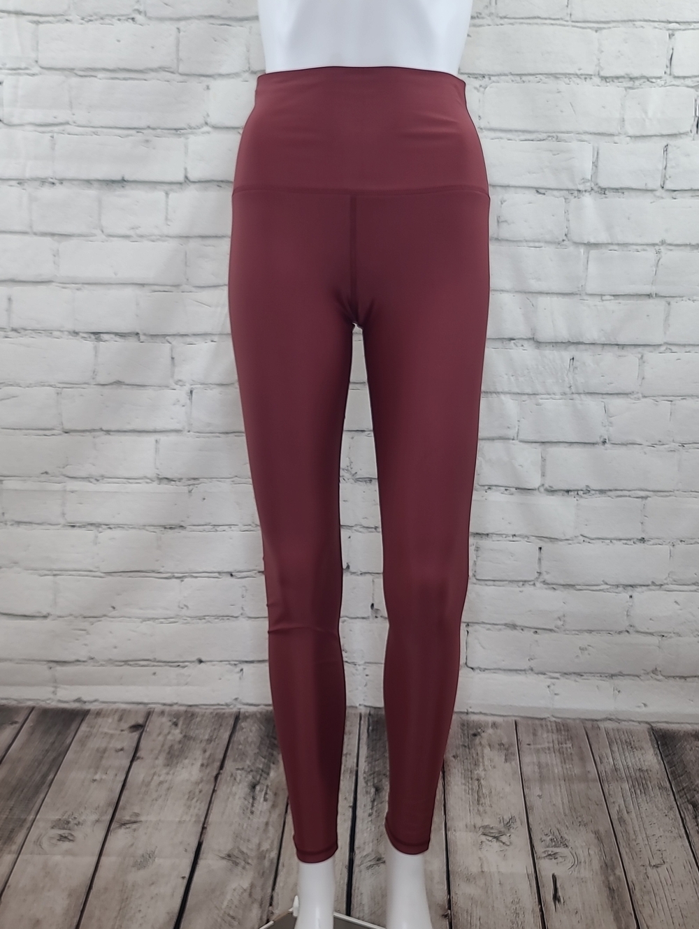 Aerie Offline Real Me Xtra Hi Rise Fitted Tapered 7/8 Leggings in Wine/Burgundy